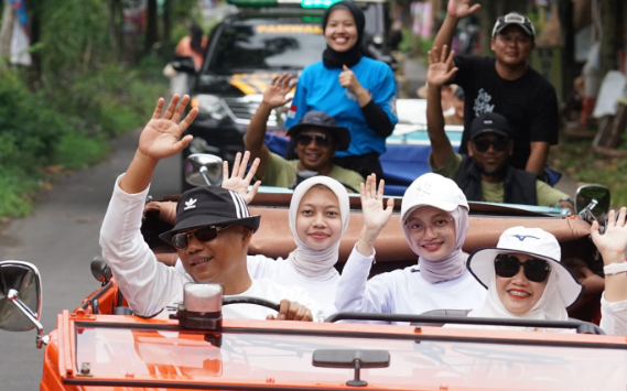 Nostalgia Mesin Tua di Kediri Saat Deru Mobil Kuno Membelah Zaman