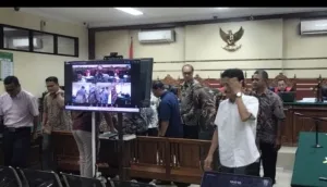 Sidang korupsi perangkat desa Kediri, Camat Tarokan Suharsono ngaku suap, Aliran dana korupsi Kediri 150 juta, Kasus perangkat desa massal Kediri, Berita korupsi Jawa Timur terbaru
